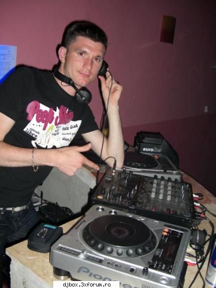 Caut DJ pentru club Bucuresti - Salut, ma numesc Costy, lucrez de 12 ani ca dj - DJs