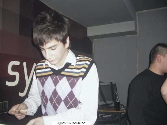 dj box 5 ani exp e ceva...bv frate t mai spus cnv c semeni cu dak nu iti spun eu acum:d as vrea s eu