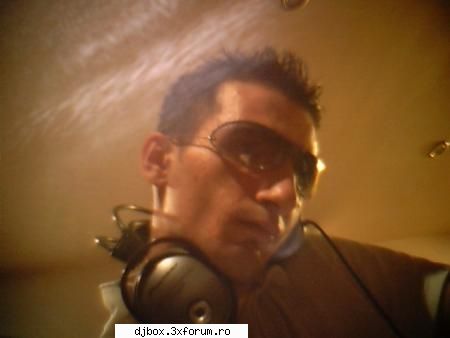 eu sunt dj box, am 5 ani de experienta in domeniu si daca vreti informatii puteti merge pe pagina