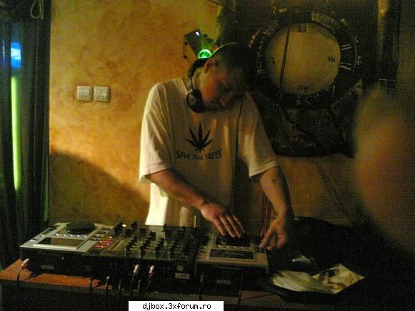 DJilor, lasati-i pe ceilalti sa zica - am gasit in lista de useri un nume....Dj Florin - DJi buni, DJi rai